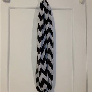 Black & White Chevron Infinity Scarf